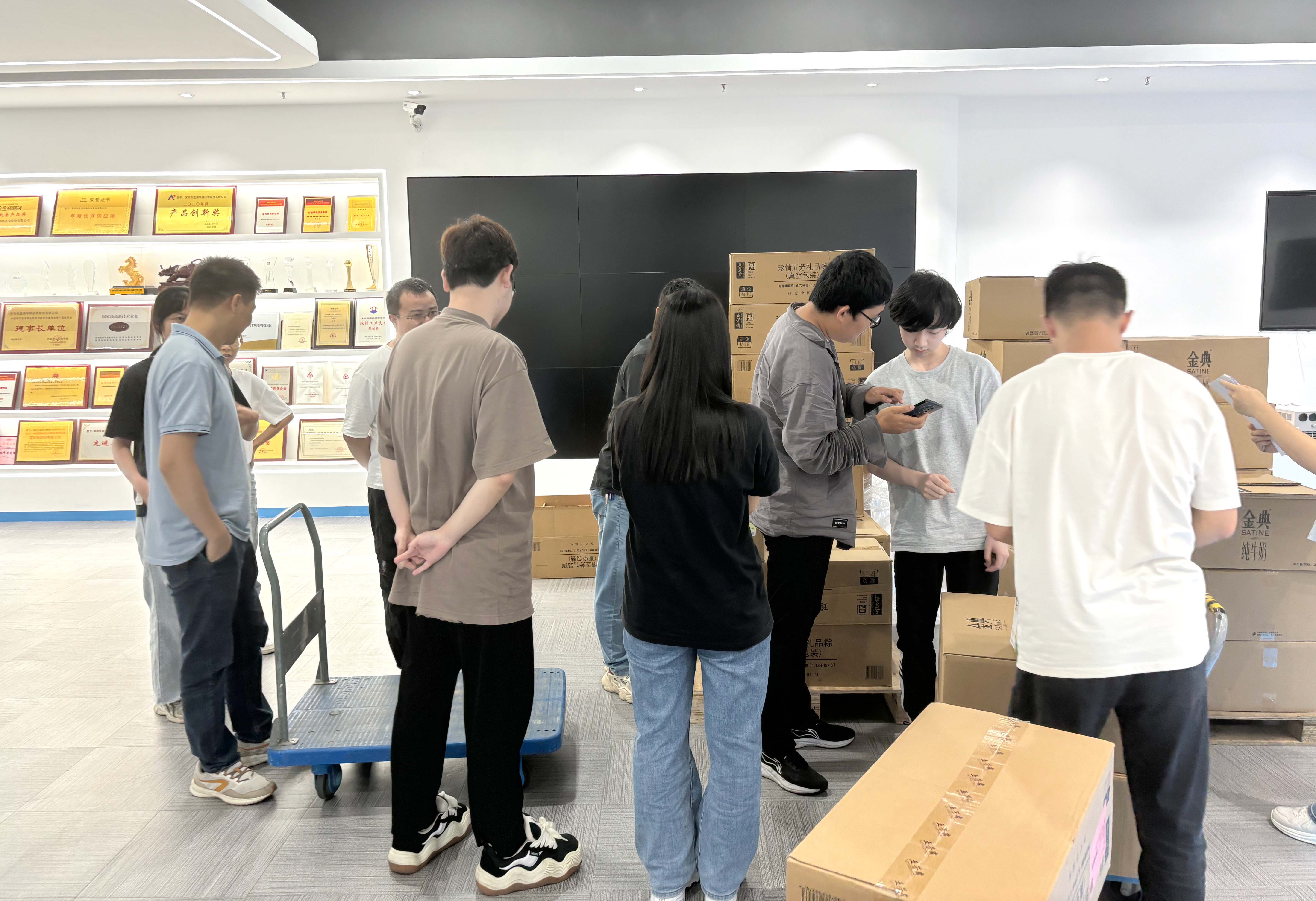 粽香迎端午 关怀暖人心｜雅博app官网登录入口为全体家人们发放端午节福利啦！