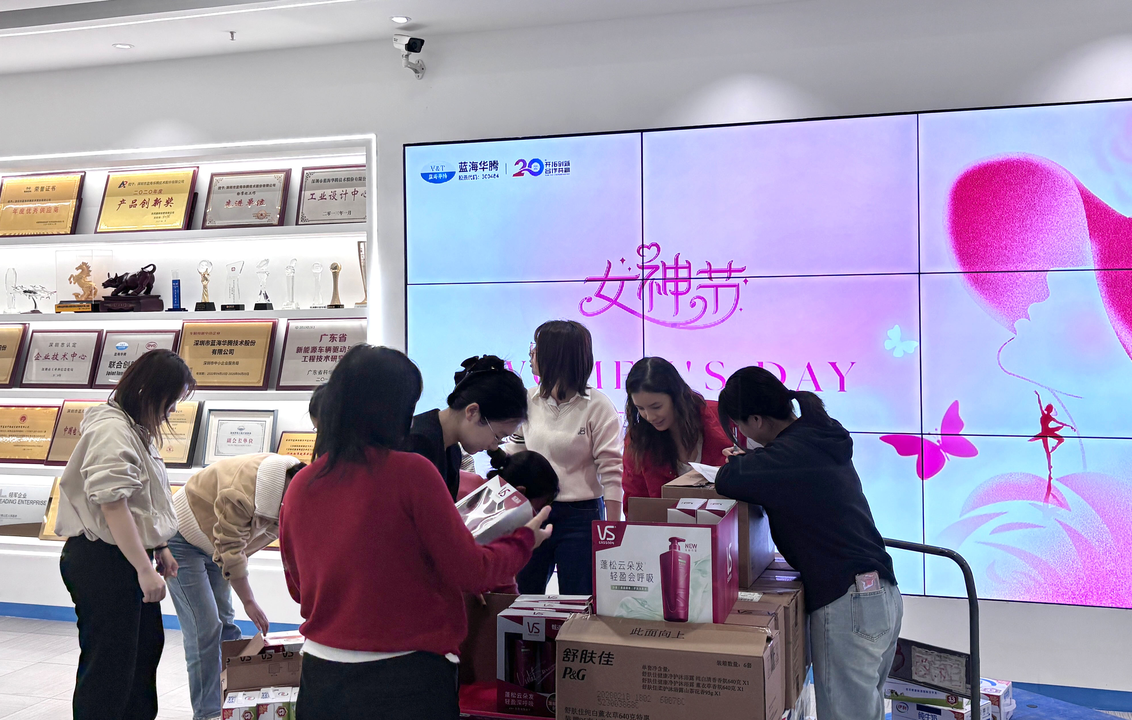 雅博app官网登录入口女神节：铿锵玫瑰，共赴星辰新程！